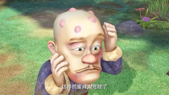 熊出没:光头强抓蜜蜂被蛰的满头包,真可笑!