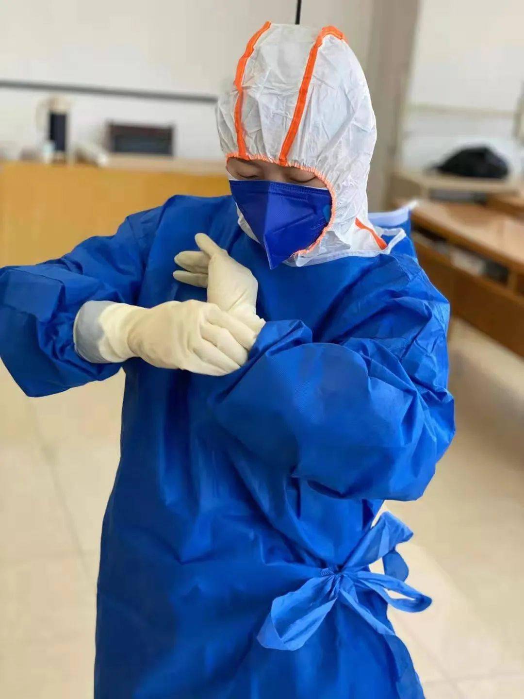 疫情期间的许许多多的平凡的小故事,一次次让我泪目,白衣天使湿透的