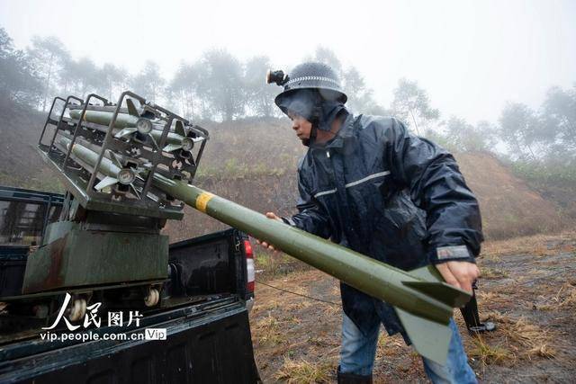 广西梧州人工增雨解旱情助春耕