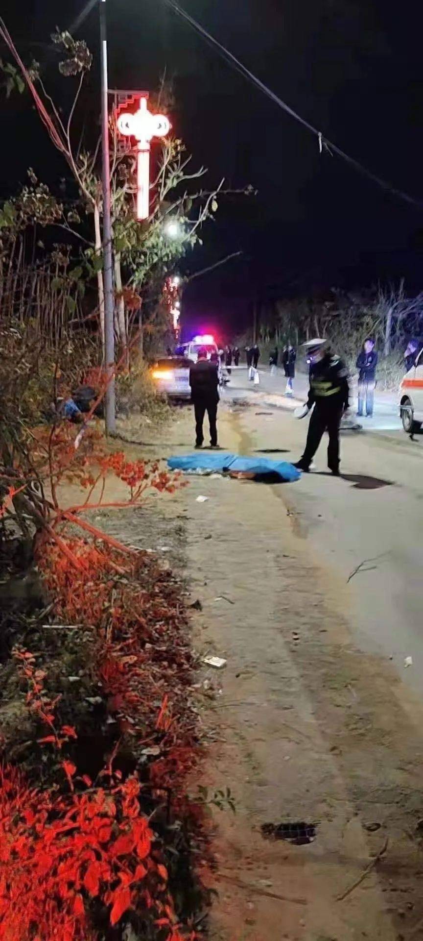 陆丰某地发生严重车祸,有人当场