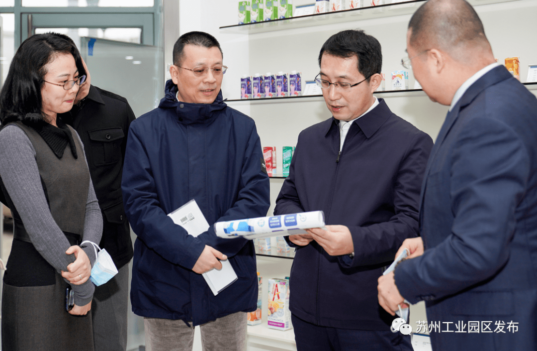 小年夜吴庆文走访慰问坚守岗位工作人员