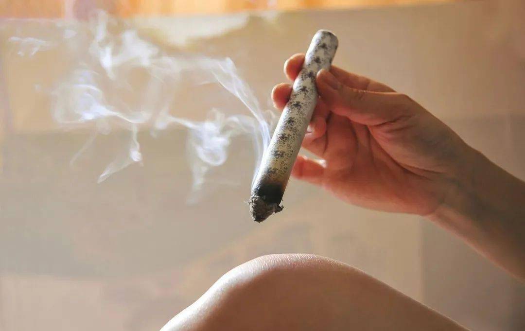 风湿漫谈 | 关节痛?别担心,中医小小艾灸大有作用