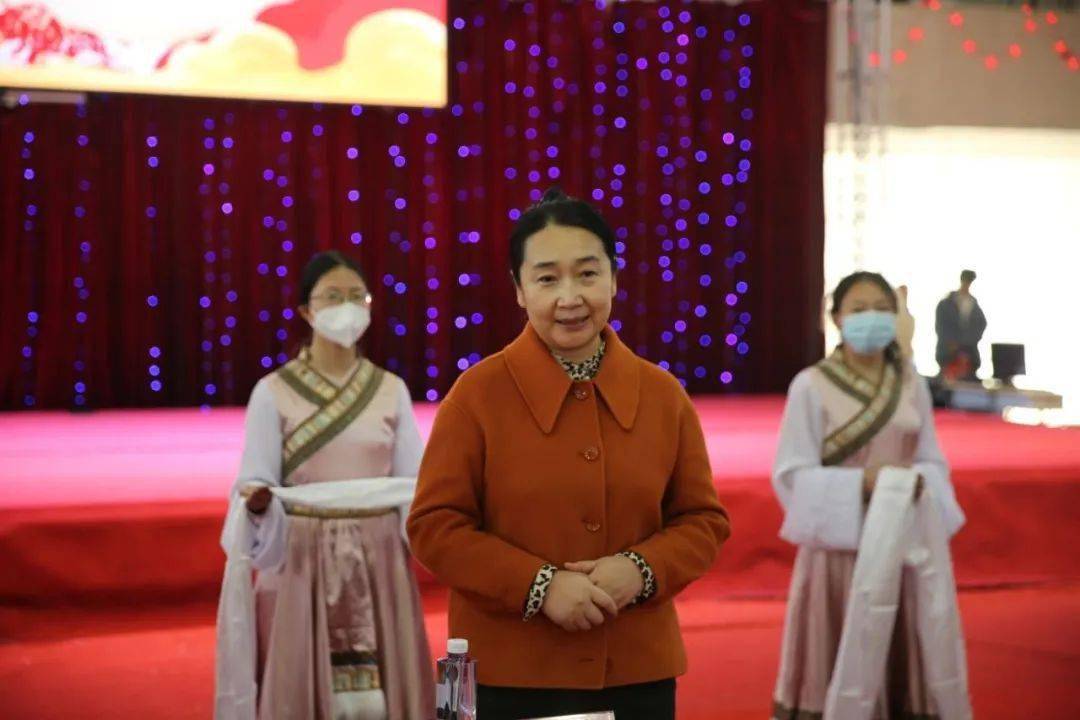 春节将至,营口市第二高级中学迎来了2021藏历铁牛新年慰问联欢活动