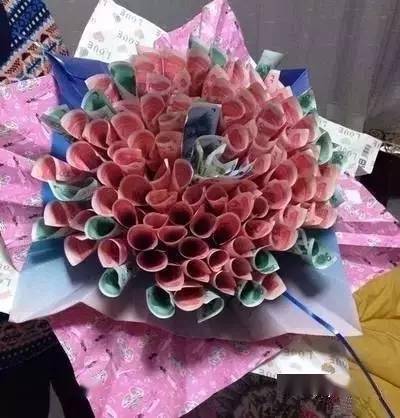 有钱花,随便花再送你两朵珍贵无比的花祝你手拿金元宝,满屋银票子钞票