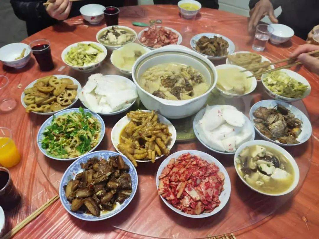 一桌饭,一家人,一个年,一辈子~~~_年夜饭