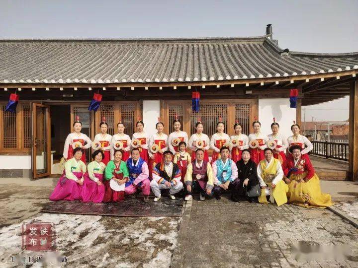 浓浓民族风朝鲜族群众载歌载舞热闹过大年