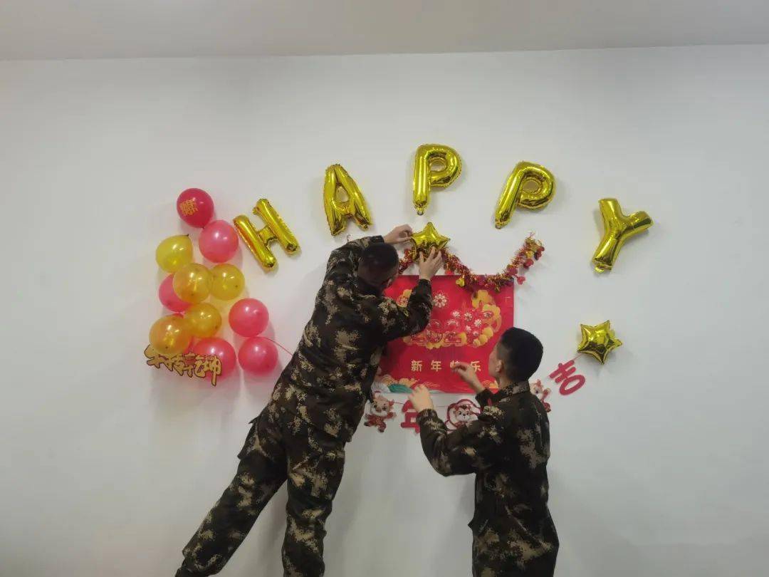 爸妈,我在部队过年挺好的,不信,你看
