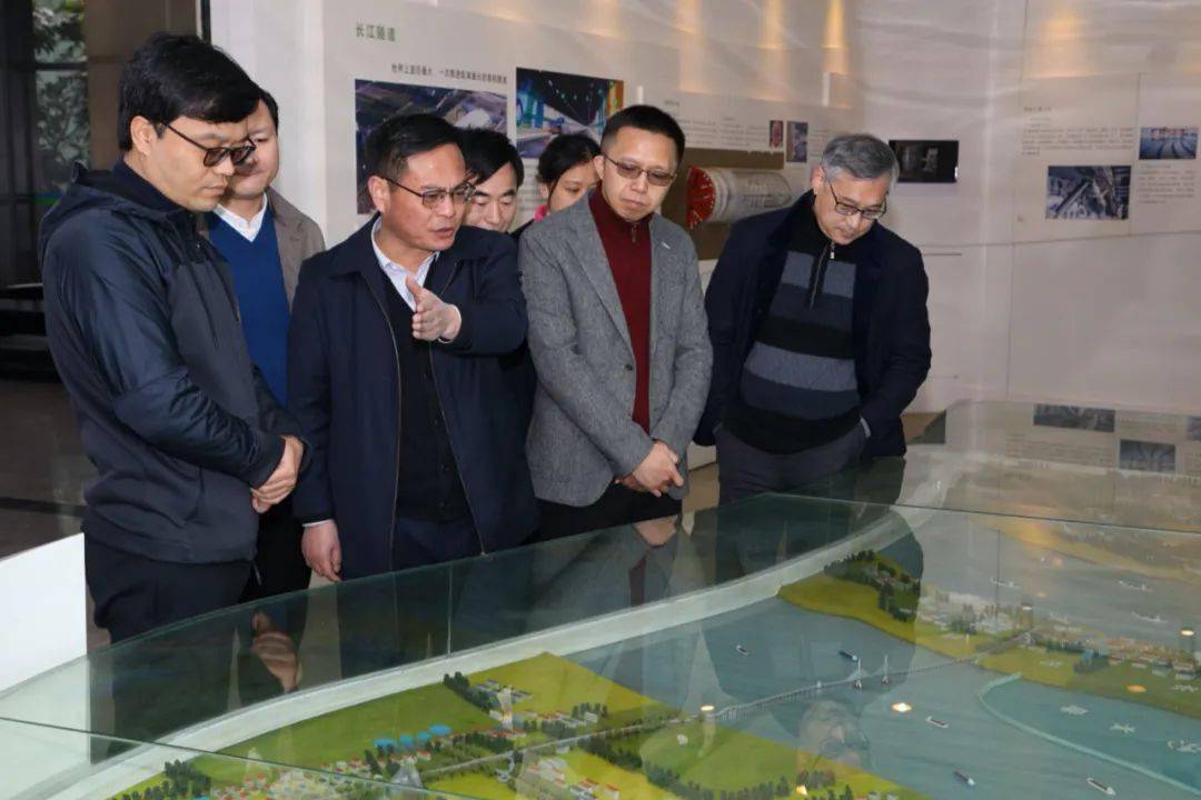 城投集团党委副书记,总裁陈庆江慰问g40沪陕高速和上海供水热线一线干