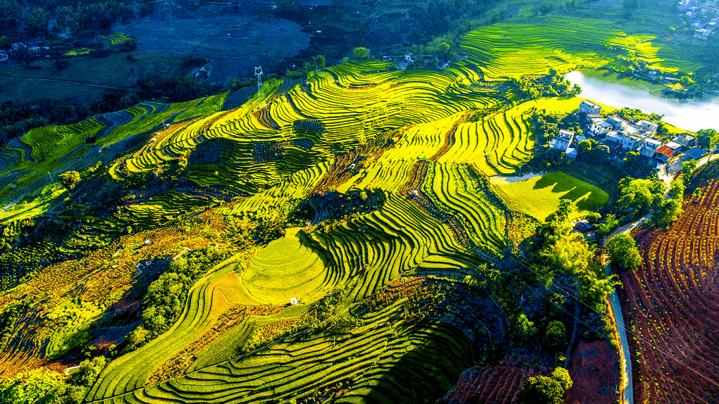 顺着哀牢山,触摸新平山川水脉_石门