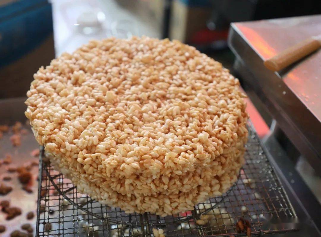 嘎嘣脆元江傣家米花吃起来