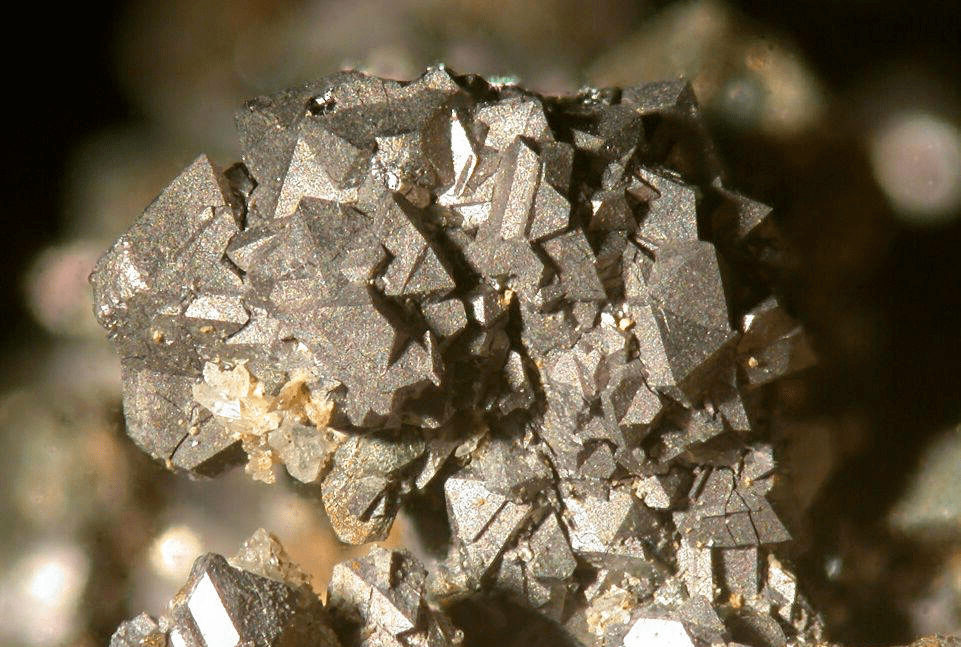 不少股票期货投资者都表示:未来金属镍材料相关的行业和企业可能会