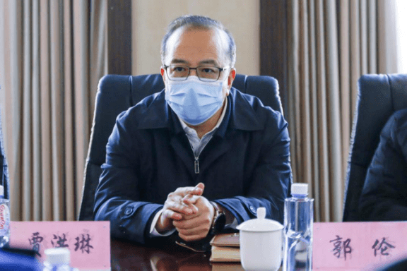 岗位,辛勤工作的广大消防指战员送去新春祝福,副市长李云波陪同慰问