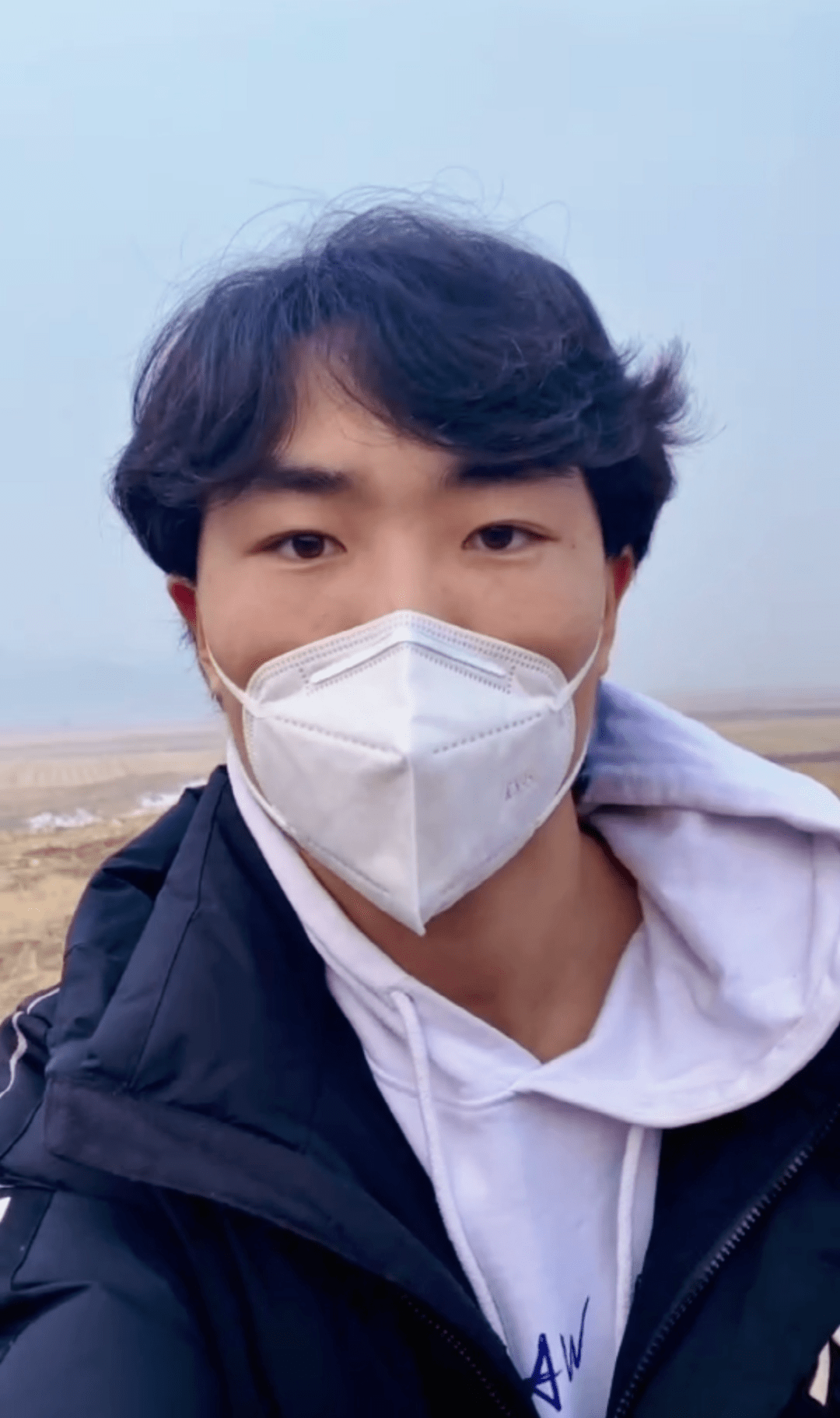 我是王泽铭,大家过年好,我在大连市红星海海边,祝福东软牛年越办越好