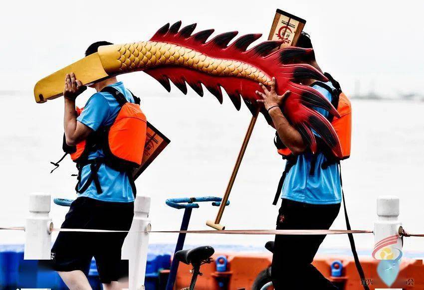 《扛龙尾》 周春生摄end