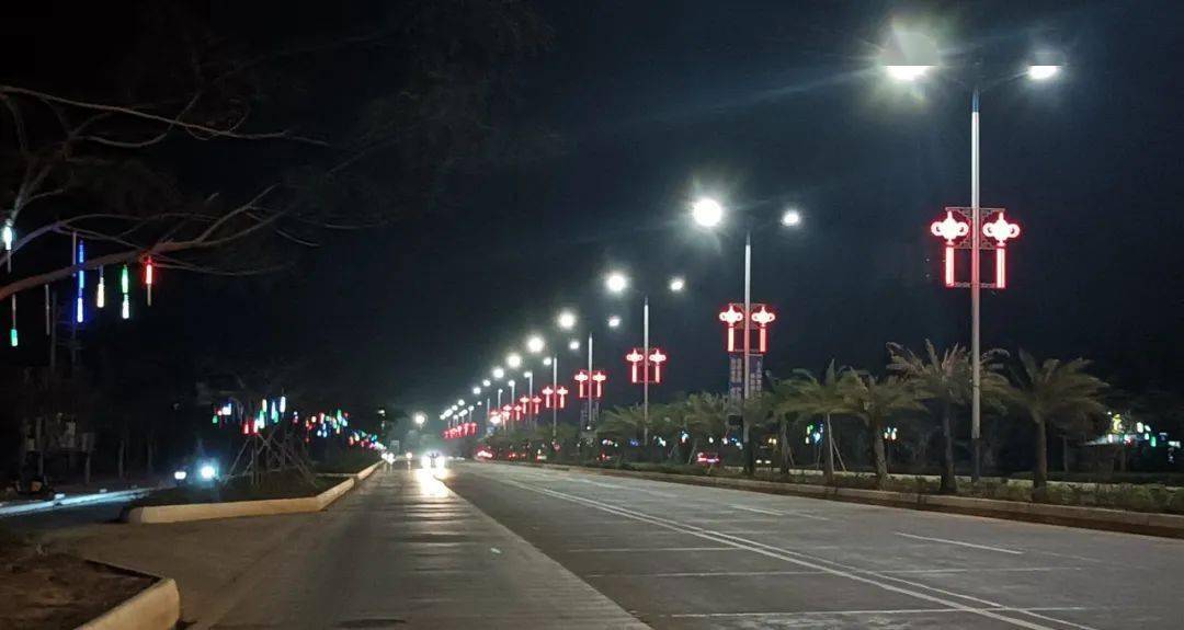 雷州市打造城市"亮化工程" 喜迎新春佳节!