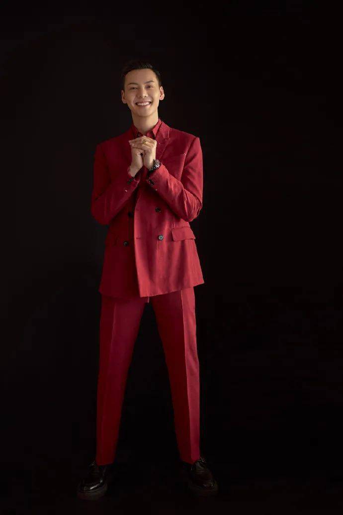 春晚男星造型评比王一博王源并列你最喜欢谁