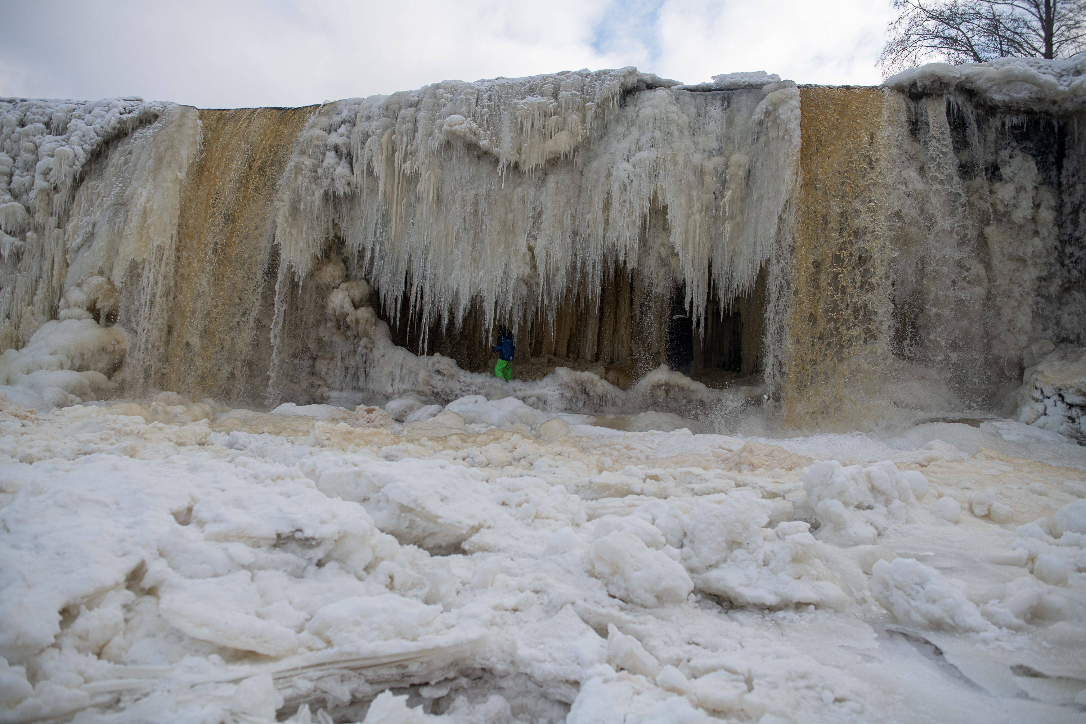 尼亚加拉大瀑布结冰图片