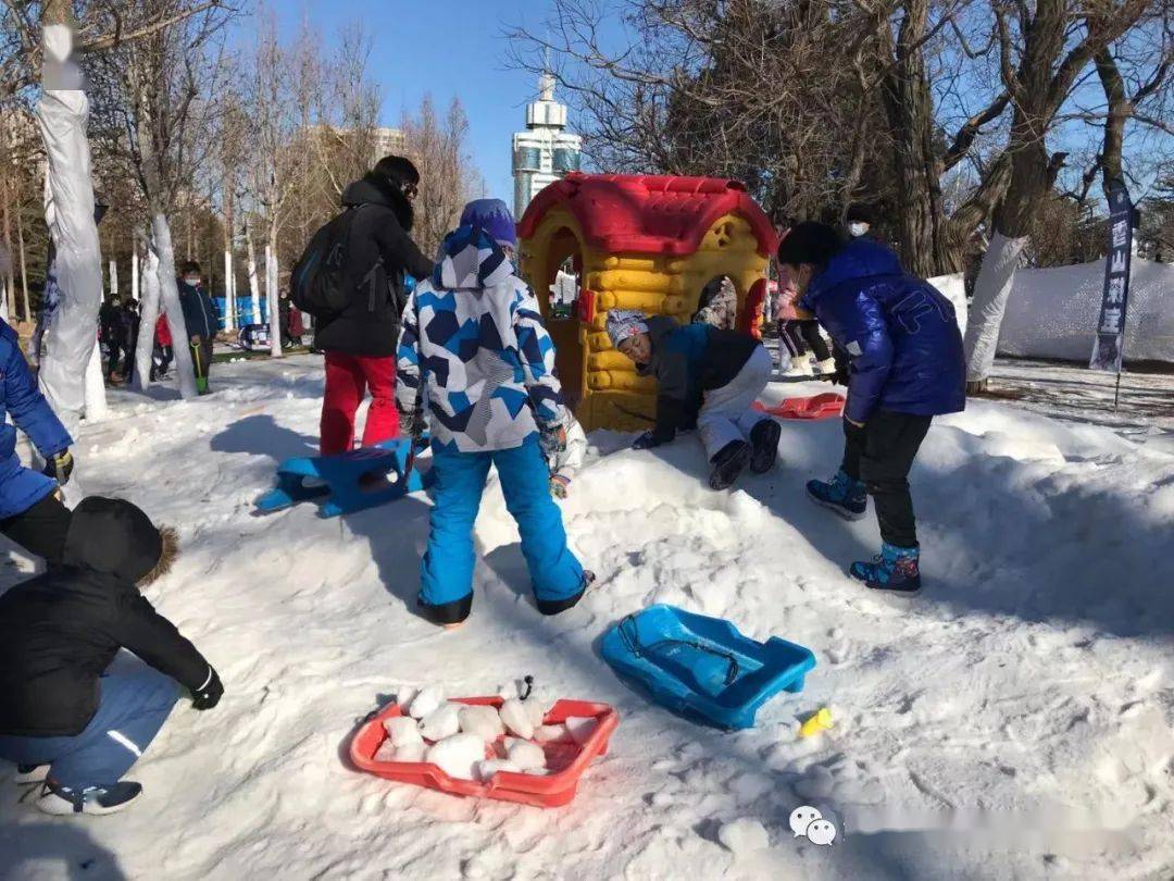 孩子们滑雪真牛!劳动公园冰雪乐园