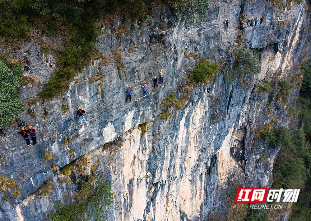 湖南怀化：游人乐享春节假日好时光