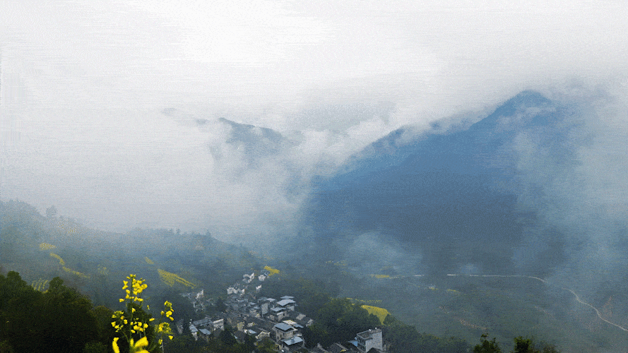 处"可以理解为"白云形成的地方",而"深处"则可理解为"云雾缭绕的深处"