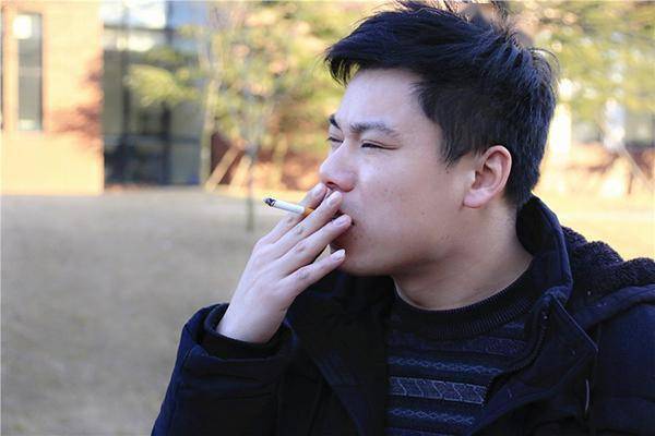 油腻大叔是什么标准男性到了40岁可对照看一下