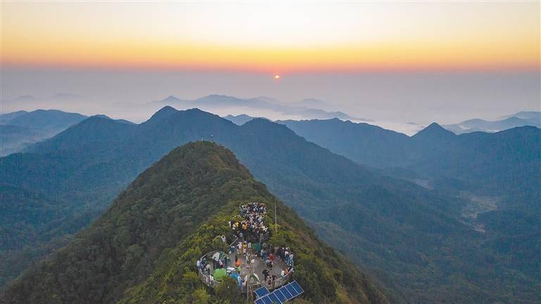 海南：春到山海田园 游客畅享欢乐