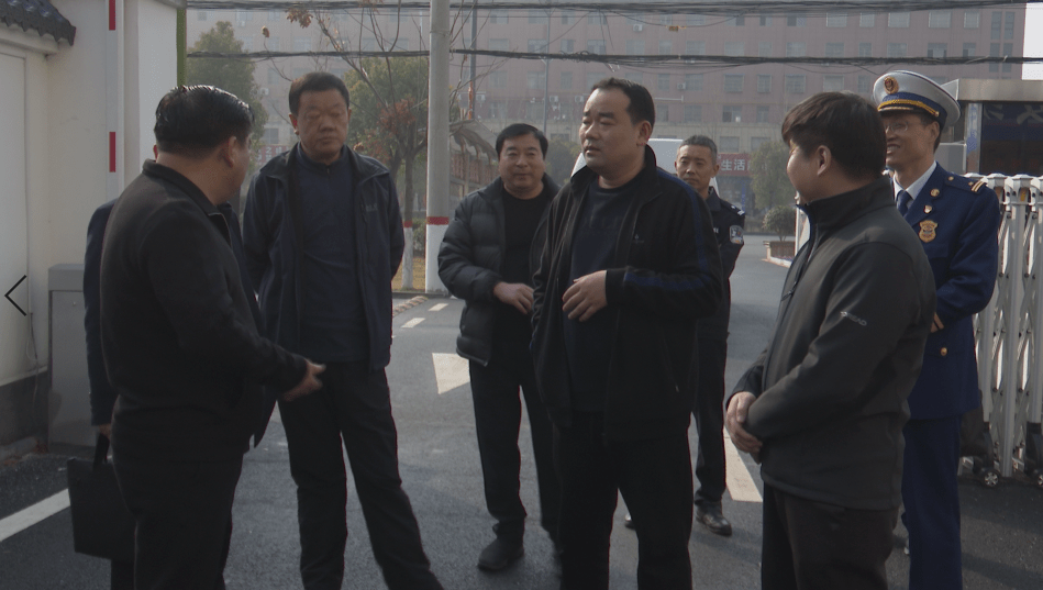 胡友涛督导检查安全生产和烟花爆竹禁售禁燃放工作