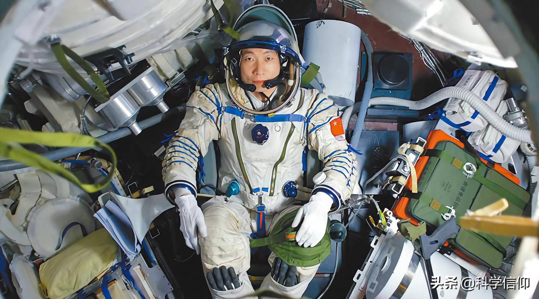 太空中有潜在危险吗宇航员为何都要带把手枪第一次带就用上了