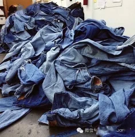 破旧的二手牛仔裤改造成为奢侈的潮牌