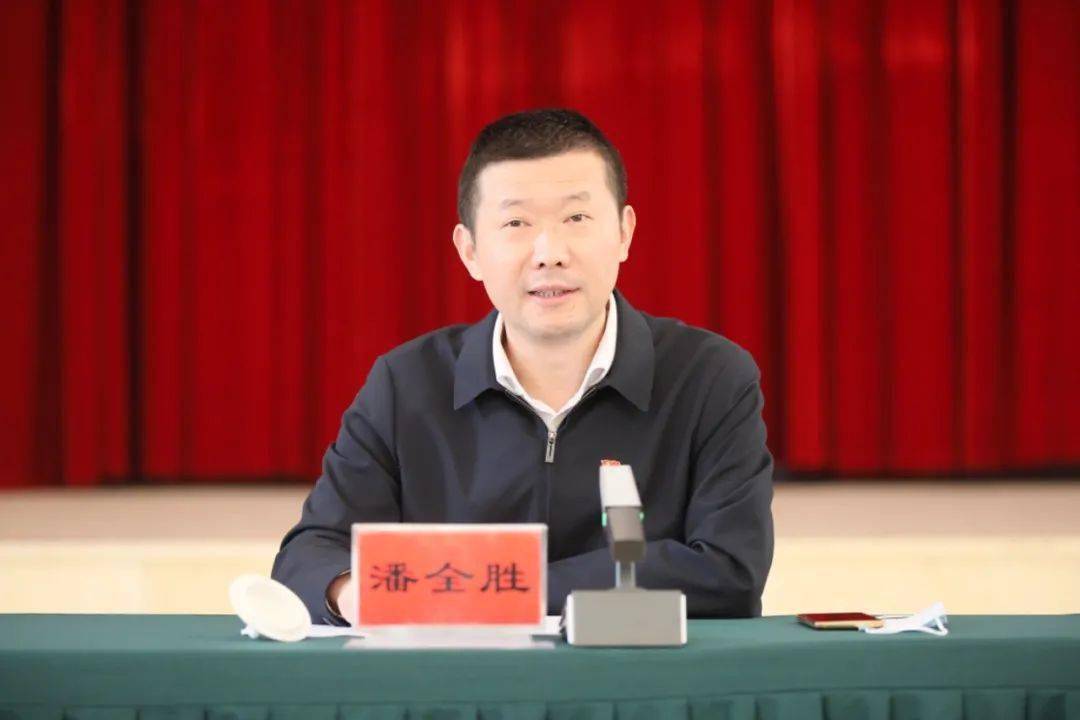 今天,县委书记潘全胜召开专题会议部署森林防灭火工作.