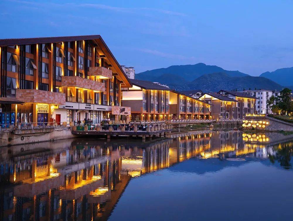 明月山温泉风景名胜区给全市人民拜年了!