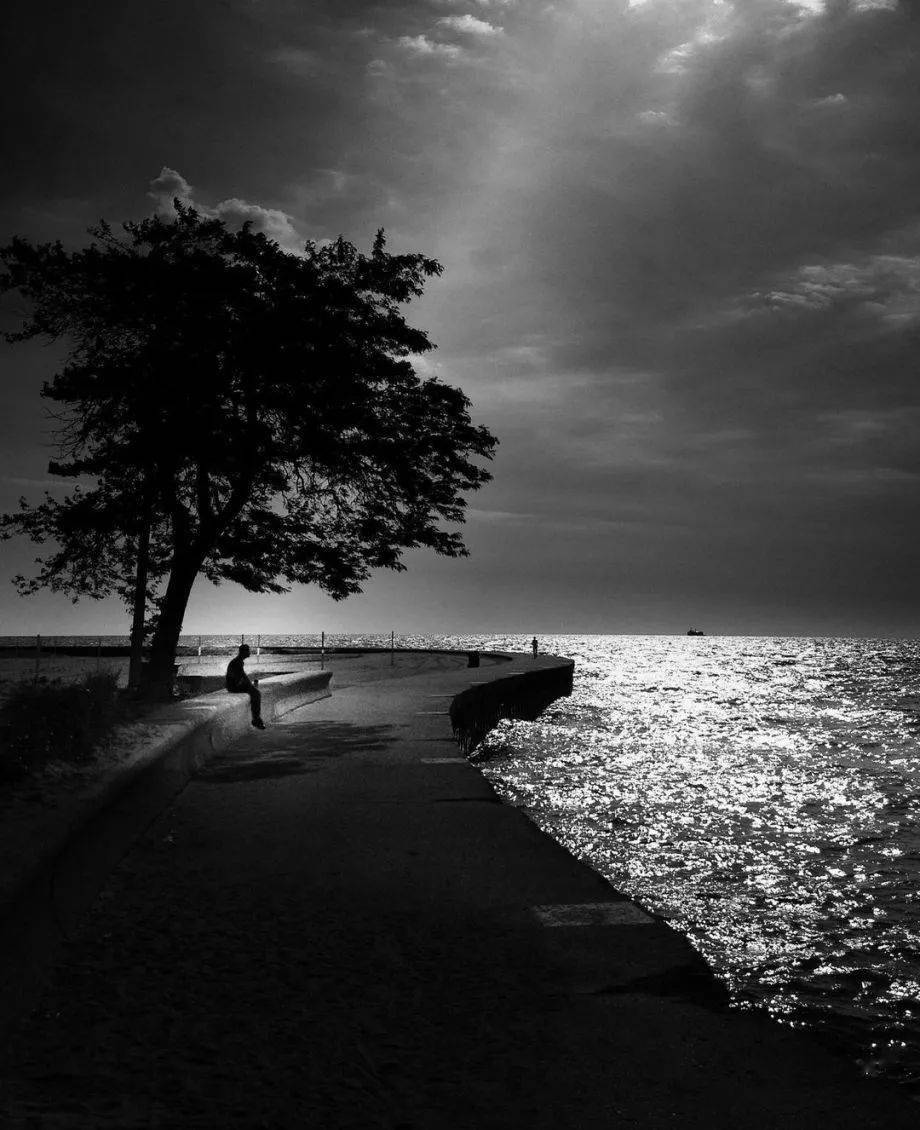 绝望并不可怕,可怕的是失去勇气和激情.