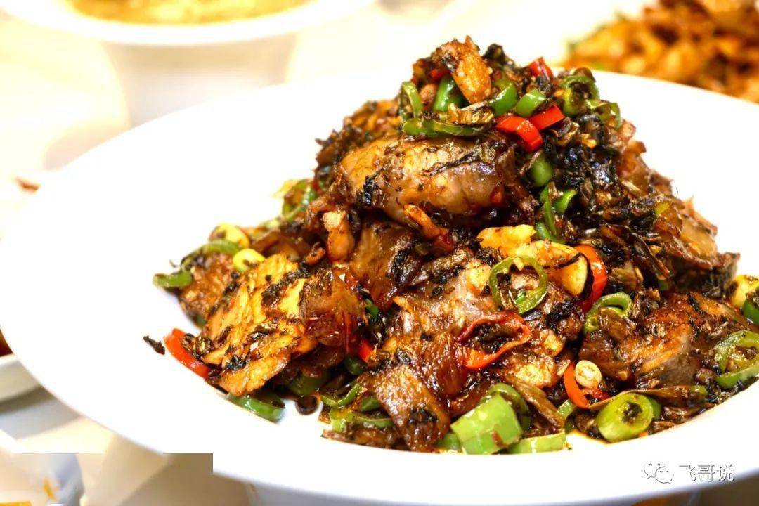 吃完了整盘肉之后,还能再用盐菜下好几碗米饭.