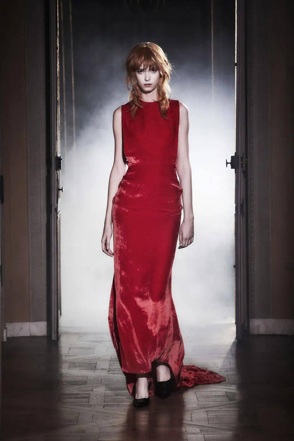 2021年春夏系列中的所有红色色调