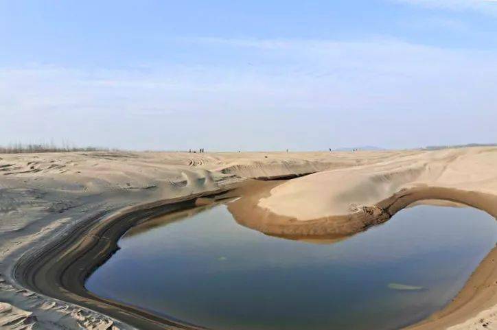 纱帽网红沙滩吸引游人打卡