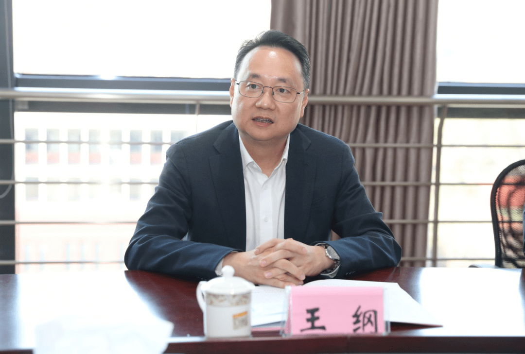 新年上班第一天王纲市长走访慰问我委干部职工