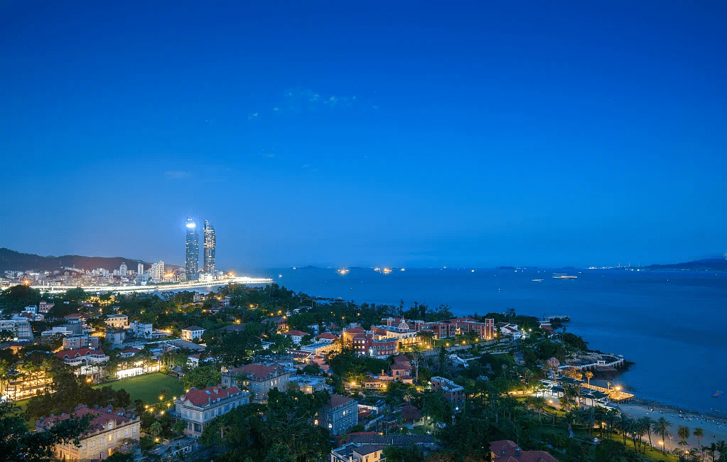 雅居乐香山湾陪伴与爱时刻在线