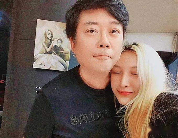 恭喜黄绮珊53岁前夫当爸小22岁娇妻怀孕3个月夫妻喜极而泣