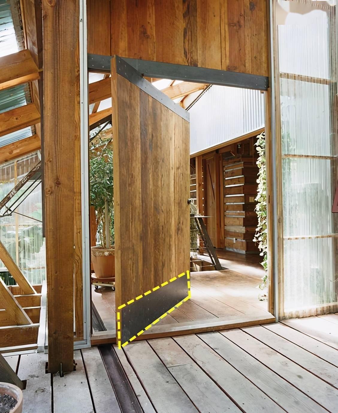 装个360度旋转钢网门,做院子隔断,国外院子这装法太不一样了