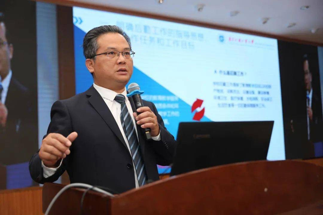 集团热点热烈祝贺广东名校长张复昌加盟肇庆广外担任总校长