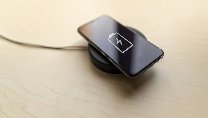 MagSafe|苹果首款“无线充电宝”曝光，三方配件厂商笑了：学我？