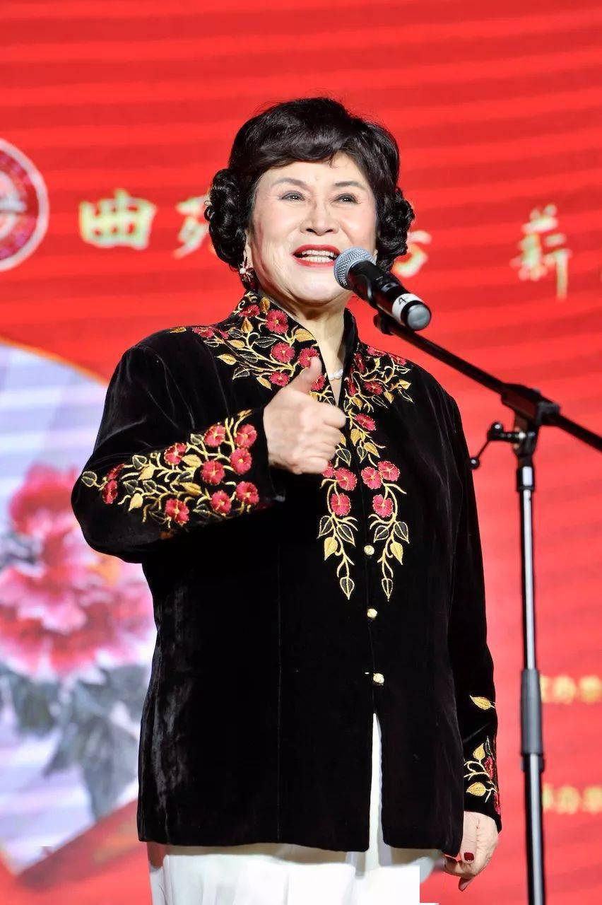 刘兰芳在辽源市第七期龙山讲堂做《曲歌盛世 艺为人民》文化讲座国家