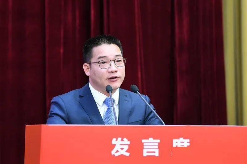 徐军在区委经济工作会议上强调:大力发扬"孺子牛,拓荒