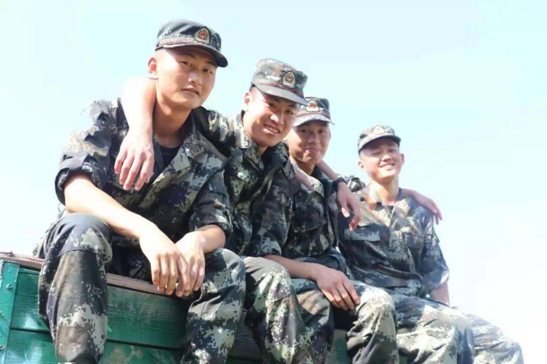 清澈的爱只为中国参军我来自右医