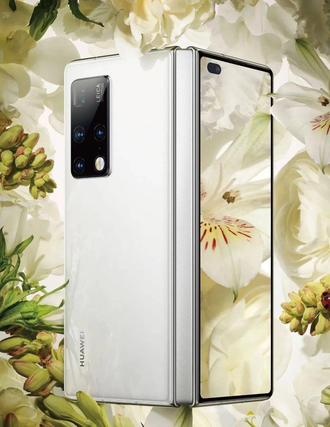 恭喜「华为mate x2」荣获2021年最佳理财产品奖,请余总上台领奖!