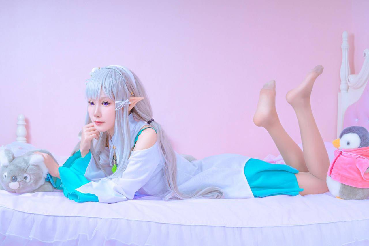 从零开始的异世界生活艾米莉亚睡衣cosplay