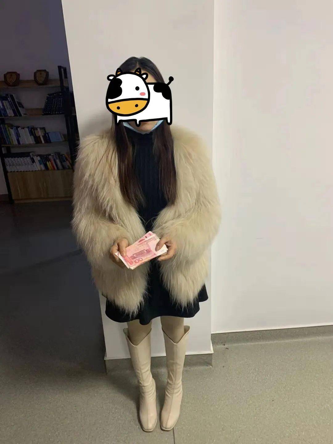 萧山一男子当面打赏女主播2000元钱还没焐热警察就找上了门