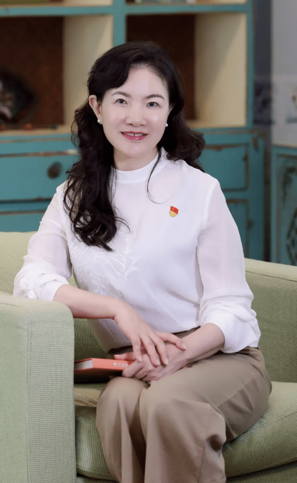 刘凌深圳实验幼儿园园长党支部书记个人教育格言:有爱就有一切,教育的