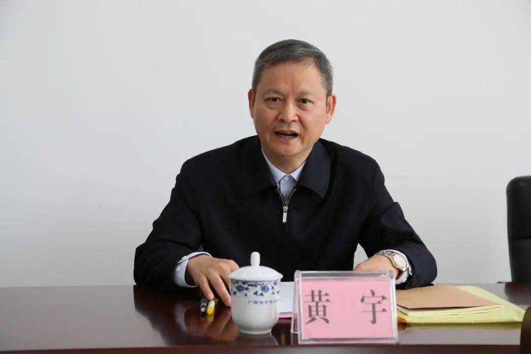 黄宇说明来意梁金荣作情况介绍唐中克参加座谈朱东风参加座谈