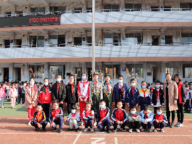 开学典礼江田中心小学全体师生在庄严的国旗下2021年2月22日江田中